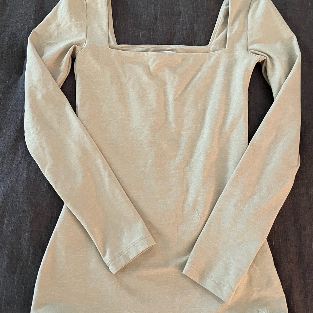 Aritzia Cream Top - Picture 2 of 2